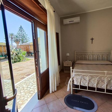 Casolare Nelle Saline Bed & Breakfast Torre Nubia Exterior photo
