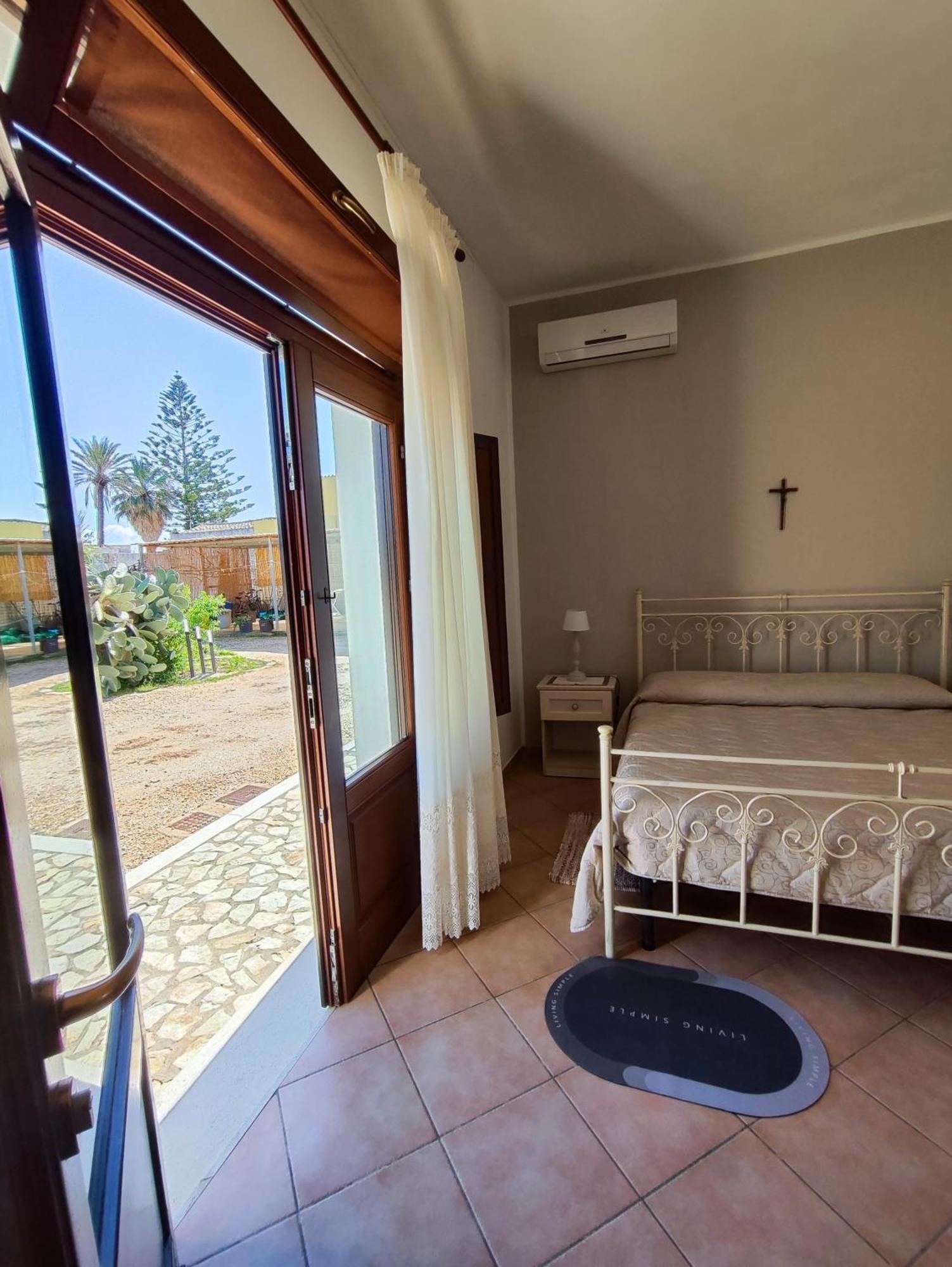 Casolare Nelle Saline Bed & Breakfast Torre Nubia Exterior photo