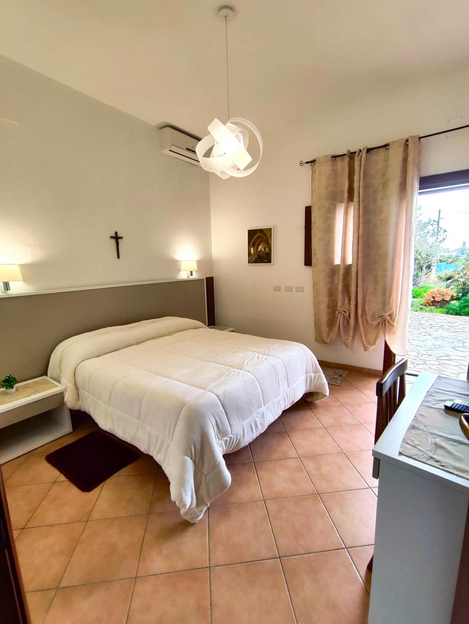Casolare Nelle Saline Bed & Breakfast Torre Nubia Exterior photo