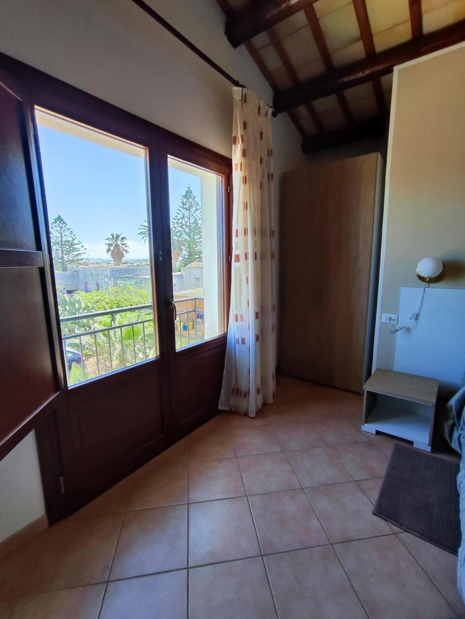 Casolare Nelle Saline Bed & Breakfast Torre Nubia Exterior photo