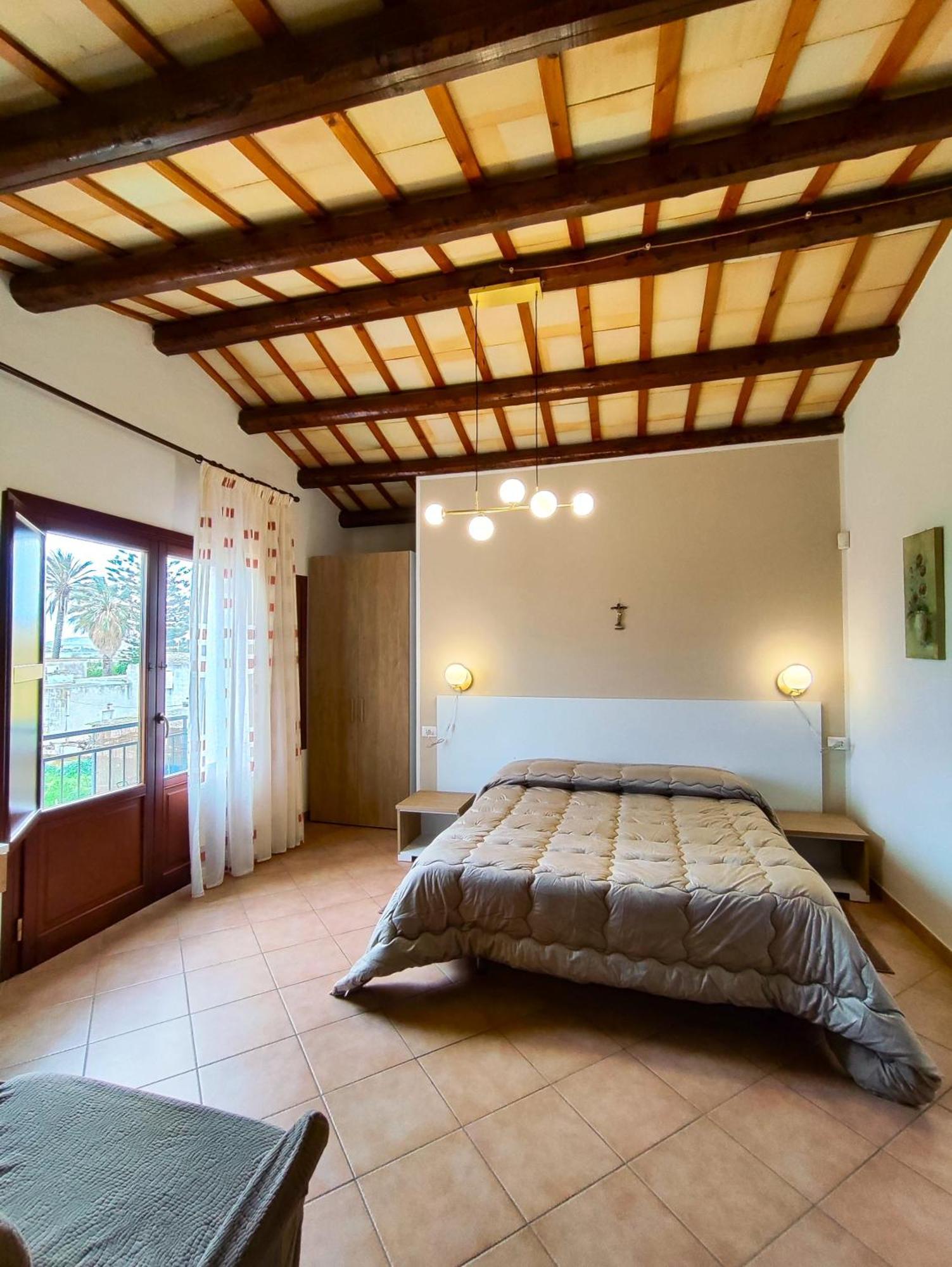 Casolare Nelle Saline Bed & Breakfast Torre Nubia Exterior photo