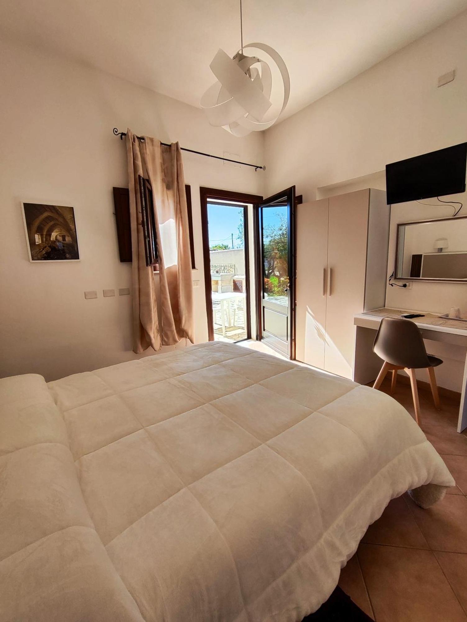 Casolare Nelle Saline Bed & Breakfast Torre Nubia Exterior photo