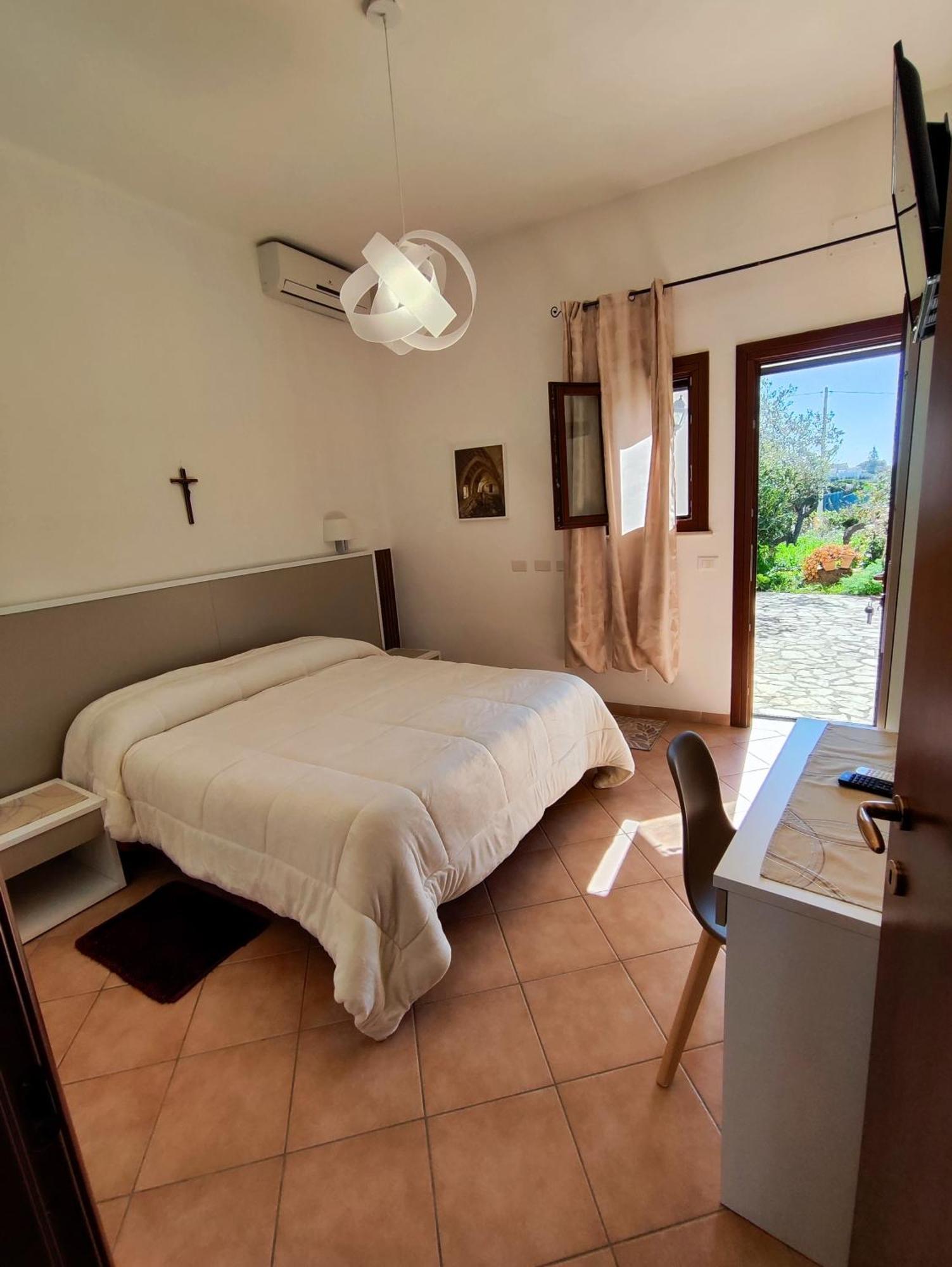 Casolare Nelle Saline Bed & Breakfast Torre Nubia Exterior photo