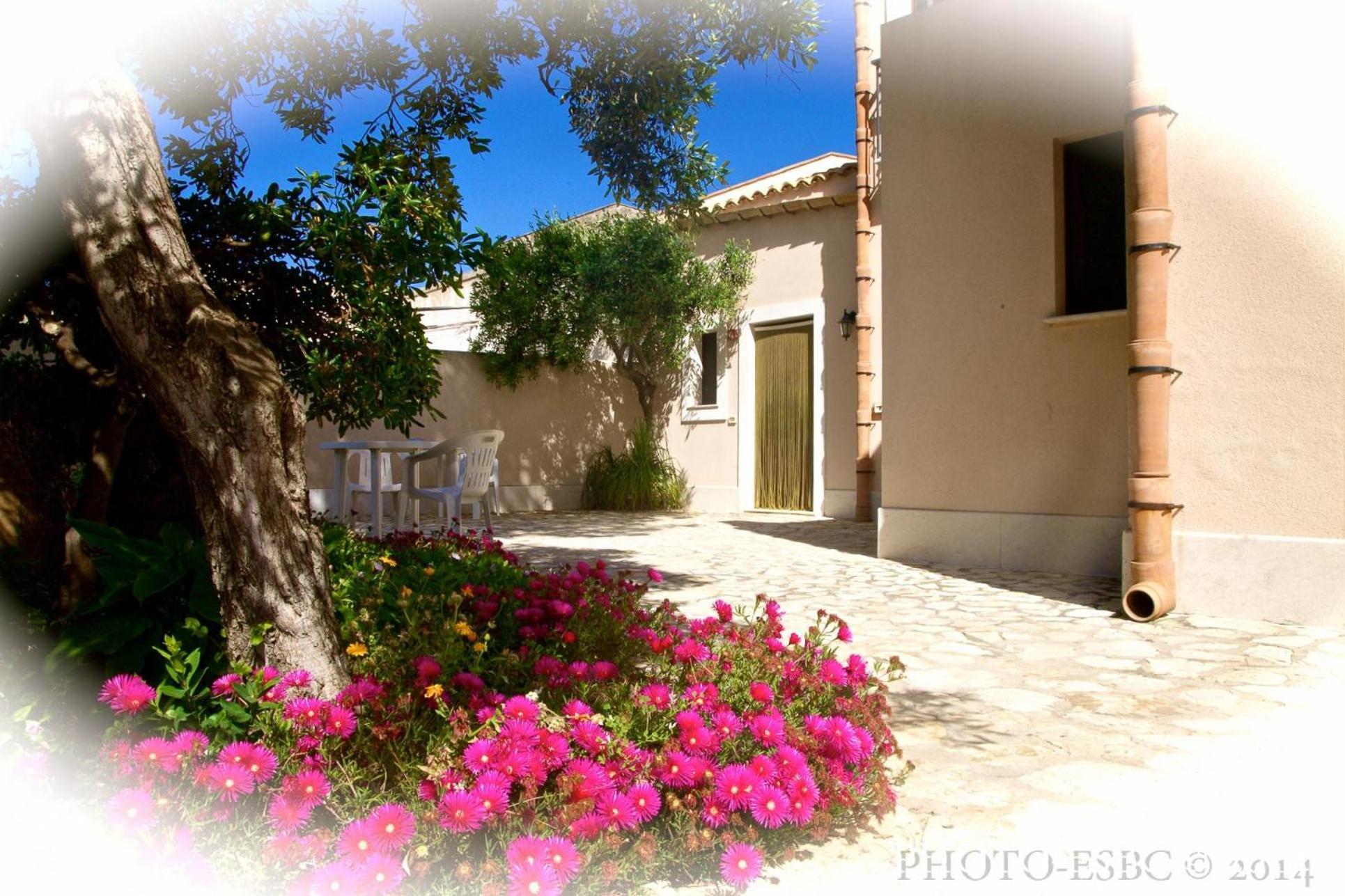 Casolare Nelle Saline Bed & Breakfast Torre Nubia Exterior photo