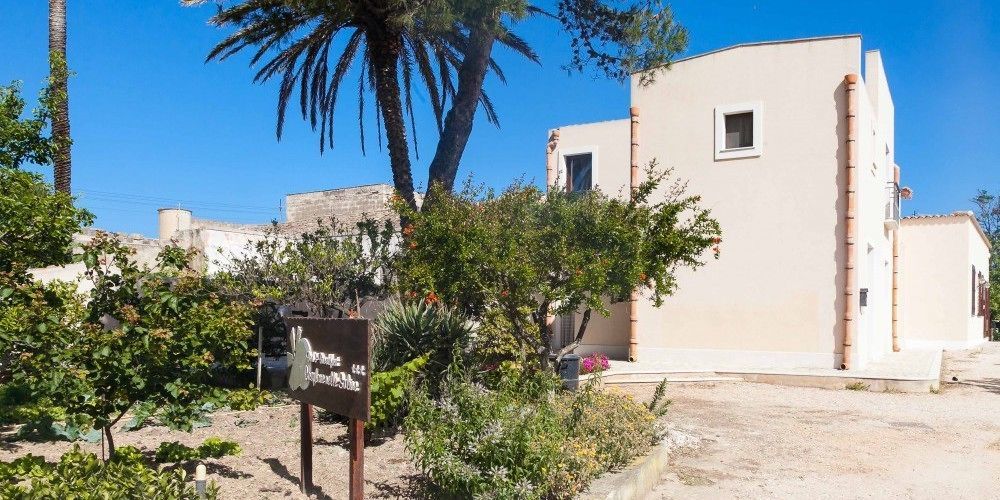 Casolare Nelle Saline Bed & Breakfast Torre Nubia Exterior photo