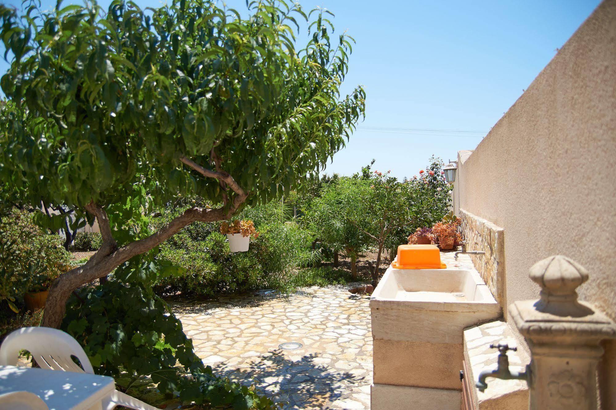 Casolare Nelle Saline Bed & Breakfast Torre Nubia Exterior photo